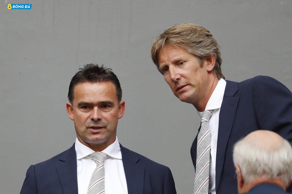 Marc Overmars và Van der Sar sẵn sàng rời Ajax