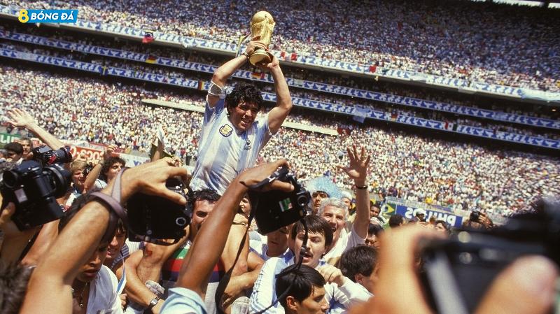 Maradona luôn là người hùng của người dân Argentina
