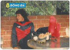 Câu chuyện cười ra nước mắt về một số mánh khóe nhằm che giấu sự thật không biết đá bóng của “kẻ lừa đảo lớn nhất lịch sử bóng đá” - Ảnh 4.