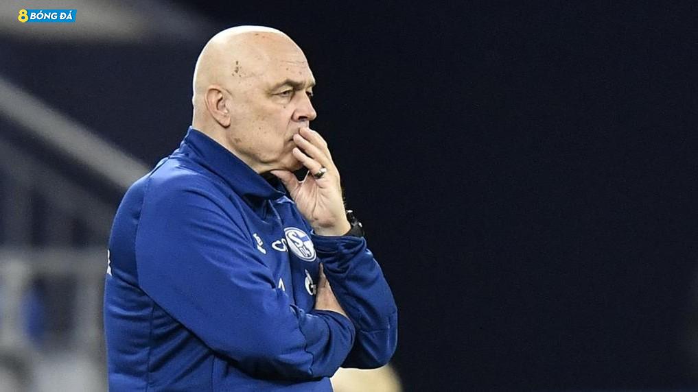 Christian Gross là huấn luyện viên thứ 4 trong mùa này bị Schalke sa thải