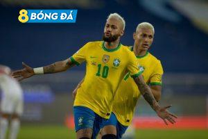 Neymar ăn mừng bàn thắng vào lưới Peru