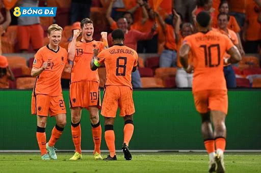 Hà Lan đã có được ba điểm vô cùng khó khăn trước Ukraine