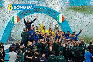 Cảnh ăn mừng rất cuồng nhiệt