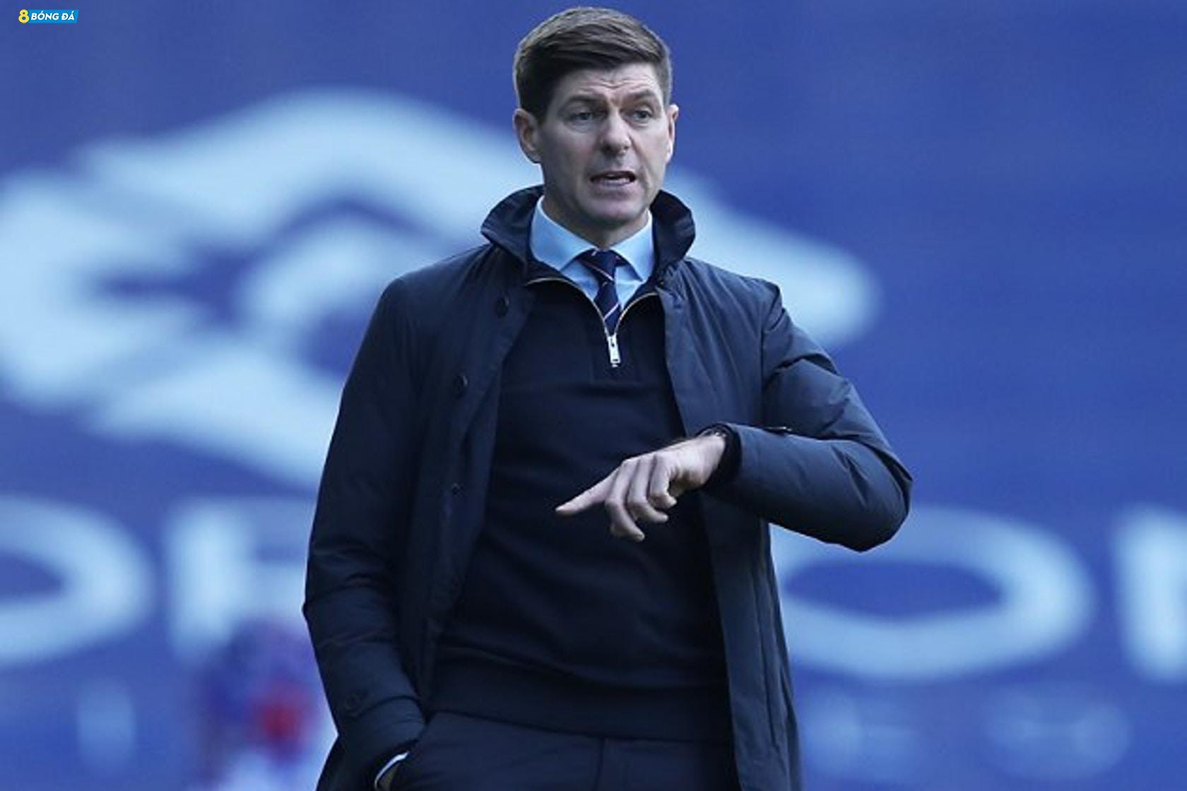 Steven Gerrard đang có kỳ giao hữu tiền mùa giải với Rangers rất thành công