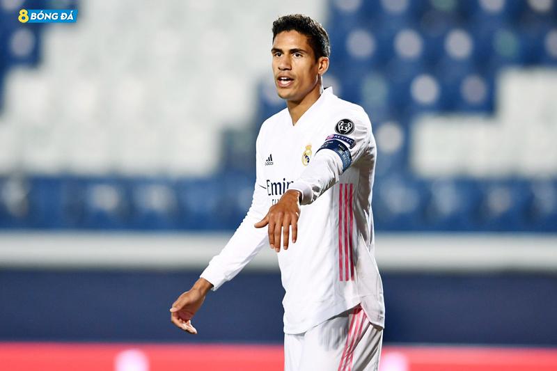 Raphael Varane đã được Real Madrid cho phép đàm phán với Man United