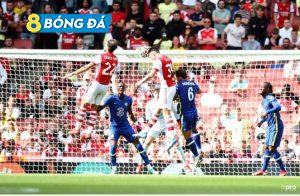 Granit Xhaka ghi bàn cho Arsenal trong trận thua Chelsea