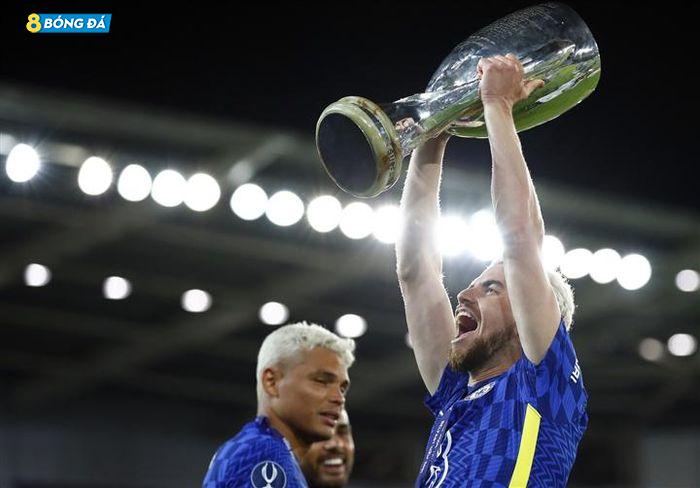 Chức vô địch châu Âu thứ 3 của Jorginho từ tháng 5 đến nay. Anh vô địch Champions League và Siêu cúp cùng Chelsea, vô địch EURO cùng Italy. Jorginho là ứng viên nặng ký cho danh hiệu Quả bóng Vàng