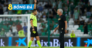 Mourinho bị đuổi ra khỏi sân trong trận giao hữu với Real Betis