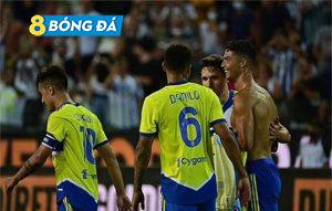 Ronaldo cởi áo ăn mừng bàn thắng không hợp lệ