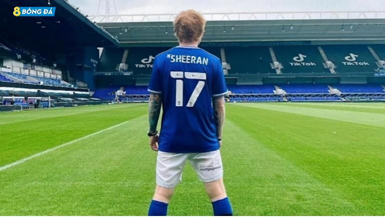 Ed Sheeran có tên trong đội hình của Ipswich Town tại League One