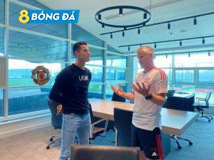 Ronaldo trò chuyện với HLV Solskjaer