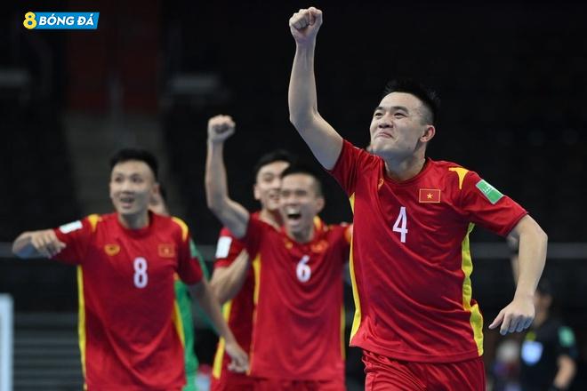 Tuyển futsal Việt Nam ăn mừng vào vòng 1/8 World Cup