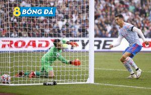 Ronaldo xé lưới Fabianski bằng 2 cú sút liên tiếp