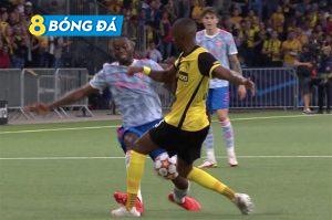 Pha vào bóng sai luật của Wan-Bissaka