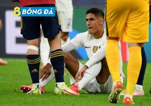 Varane dính chấn thương trong chiến thắng 2-1 của Pháp
