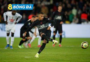 Pha lập công trên chấm 11 m của Kylian Mbappe ở phút 87 giúp PSG hoàn tất màn ngược dòng trước Angers