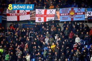 Một người hâm mộ West Ham đã bị mất một ngón tay trong màn ăn mừng bàn thắng thứ hai của West Ham