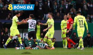 Dortmund có trận đấu tệ hại với 3 bàn thua và một thẻ đỏ