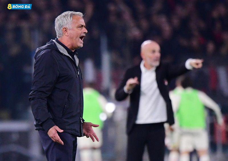Mourinho đang không hài lòng với các cầu thủ Roma