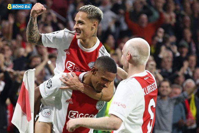 Ngược dòng trước Dortmund, Ajax có vé vào vòng knock-out Champions League