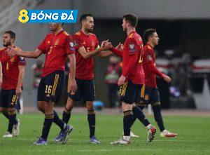 Tây Ban Nha giành chiến thắng quan trọng để giành ngôi đầu bảng từ tay Thụy Điển