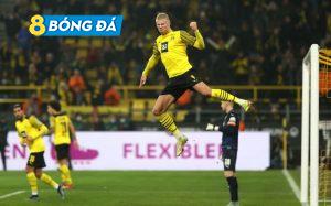 Haaland ăn mừng khi có cú đúp cho Dortmund