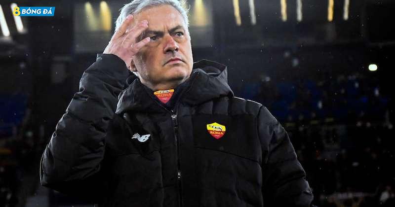 Mourinho đang chịu nhiều áp lực tại AS Roma