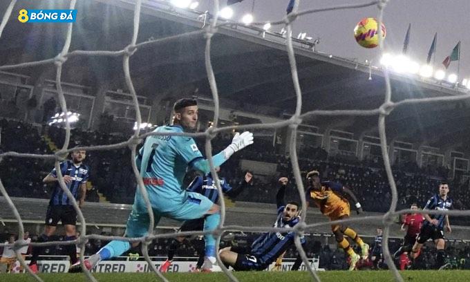 Roma chặn chuỗi sáu trận thắng của Atalanta