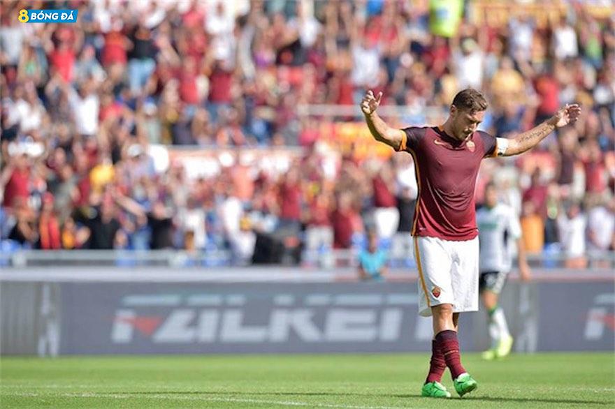 Totti vẫn luôn theo sát Roma sau khi giải nghệ