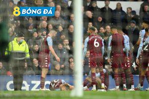 Lucas Digne bị cổ động viên Everton ném chai nước vào người