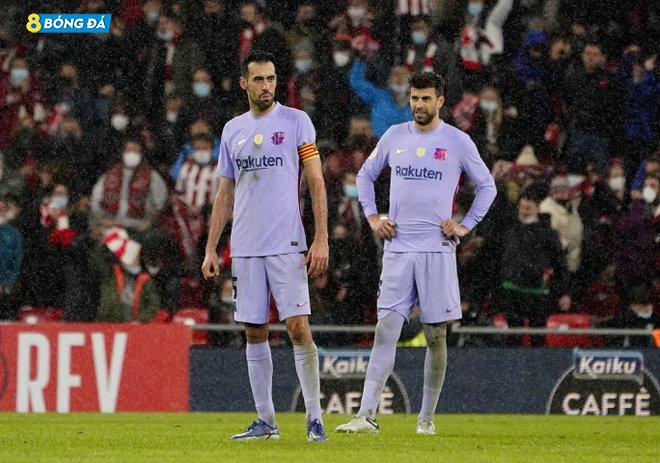 Nỗ lực của Alves không thể giúp Barca đi tiếp