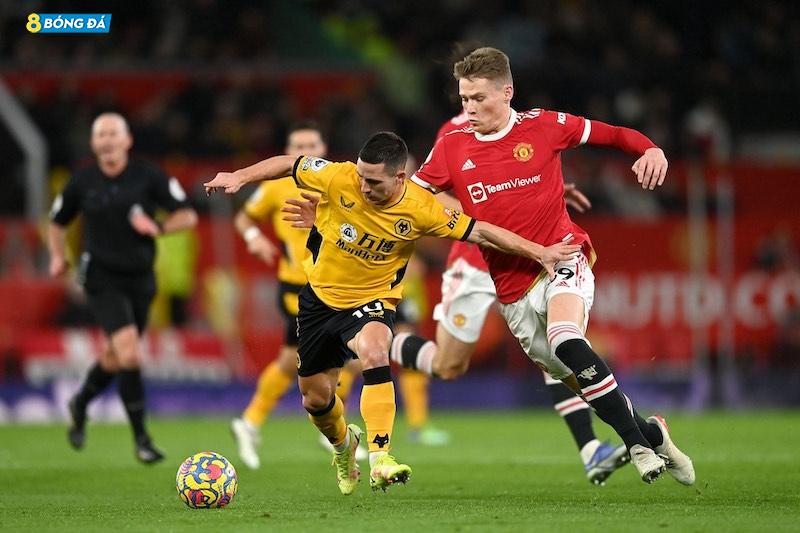 Scott McTominay trong trận đấu với Wolves.