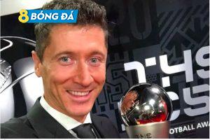 Tiền đạo Robert Lewandowski của Bayern Munich với giải thưởng The Best