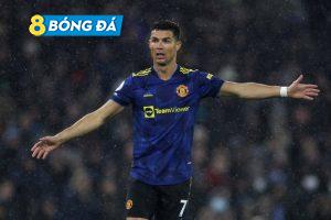 Ronaldo chỉ ra sân từ bằng ghế dự bị cho Man United
