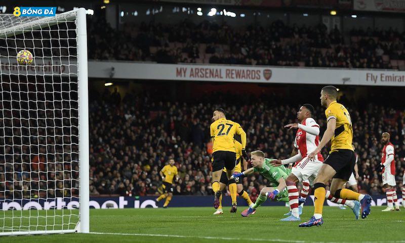 Arsenal phả hơi nóng vào top 4 của Arsenal