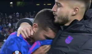 Torres khóc sau trận hòa Napoli