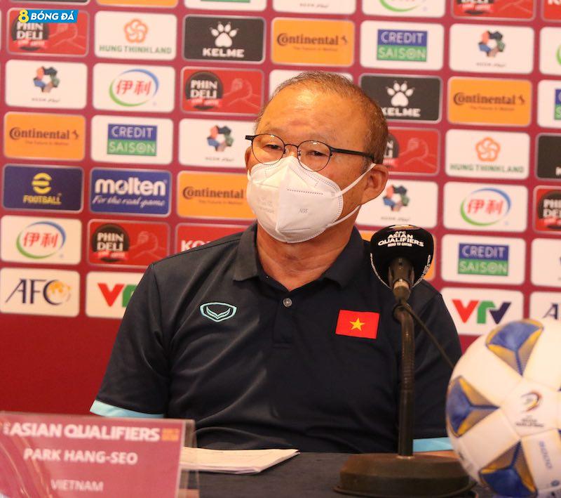 Park Hang Seo phát biểu trong buổi gặp gỡ báo chí sau trận đấu tại vòng loại World Cup 2022 châu Á giữa Trung Quốc và Việt Nam 