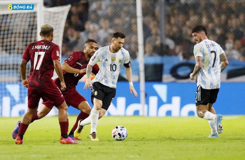 Messi giúp Argentina thắng Venezuela 3-0