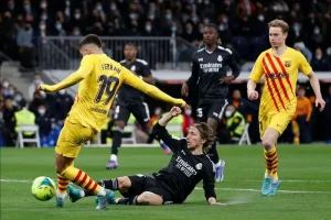 Cả Barca vs Real Madrid đều không mang trang phục truyền thống