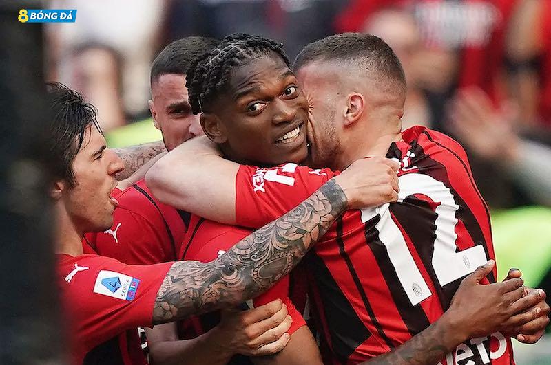 Hạ Atalanta 2-0, AC Milan chỉ cách ngôi vô địch đúng 1 điểm