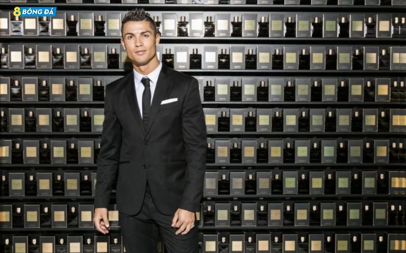 Cristiano Ronaldo kiếm được 115 triệu đô la, theo danh sách người giàu 2022 của Forbes.