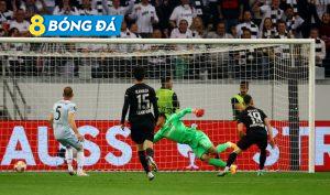 Borre ghi bàn giúp Frankfurt thắng West Ham 1-0