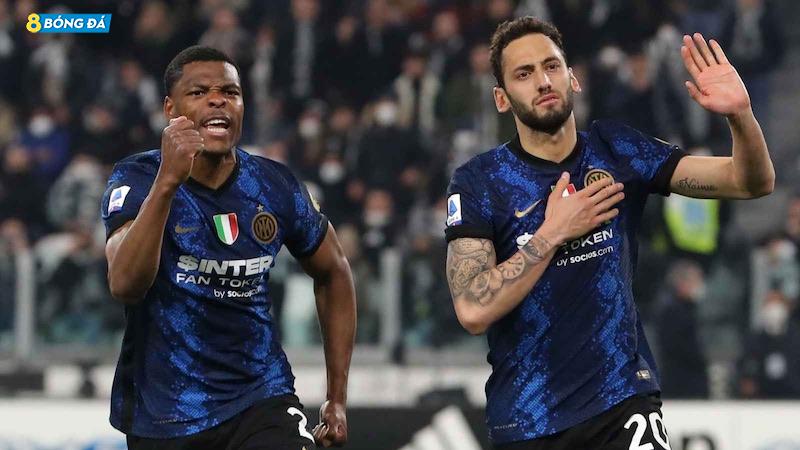 Newcastle muốn mua Denzel Dumfries và Hakan Calhanoglu của Inter