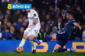 Arsenal gặp rắc rối vì tấm thẻ vàng đáng ngờ.