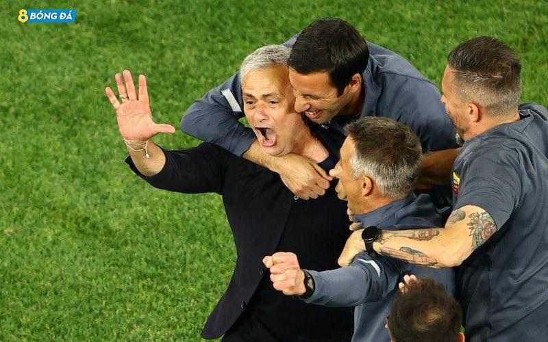 PSG nhắm Mourinho để chinh phục Champions League