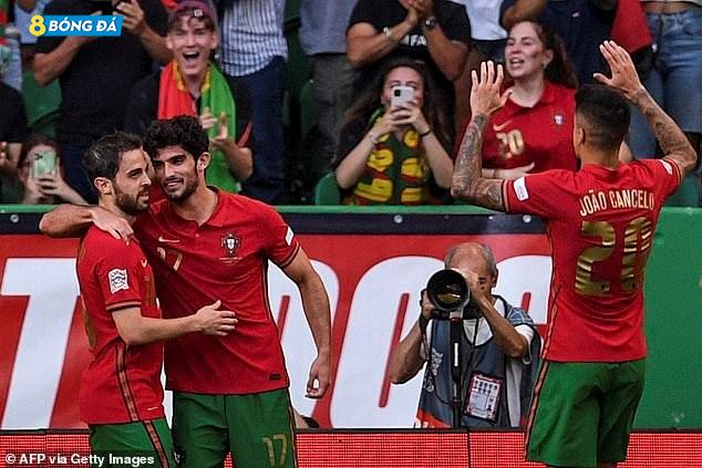 Bồ Đào Nha đứng đầu bảng 2 League A UEFA Nations League