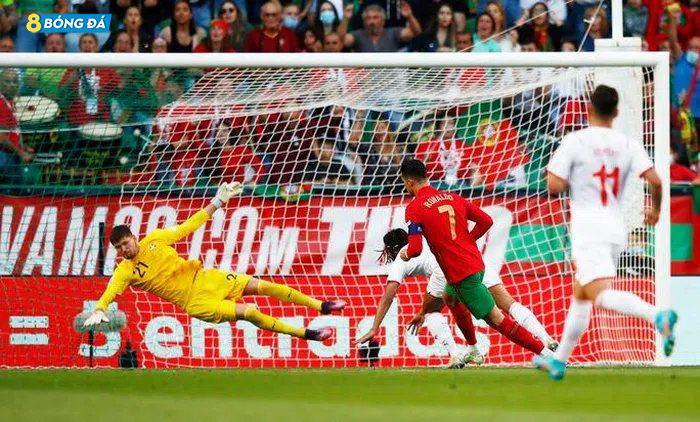 Ronaldo tỏa sáng cho Bồ Đào Nha với cú đúp trong vòng 4 phút