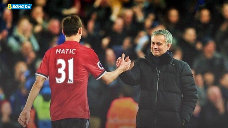 Matic sẽ tái ngộ thầy cũ Mourinho