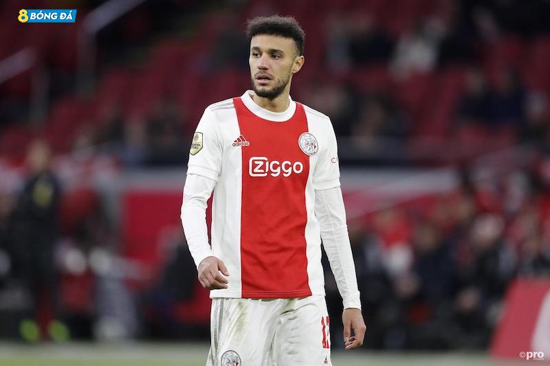 Noussair Mazraoui đã gia nhập Bayern từ Ajax để thay thế Pavard