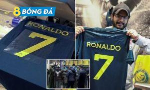 Tranh nhau mua áo số 7 của Ronaldo